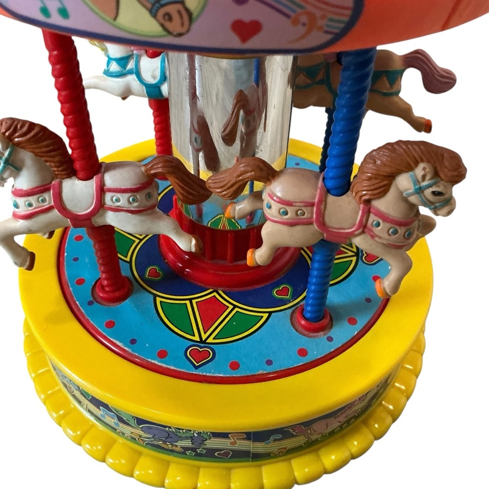 Vintage 1991 Redbox musical wind up horses carousel play - Picture 4 of 7